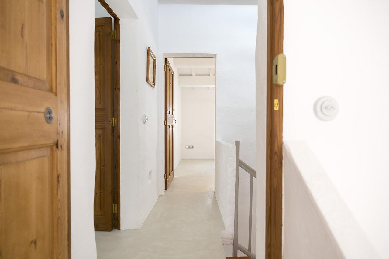 qui no passa Ciutadella (Menorca) Exterior foto